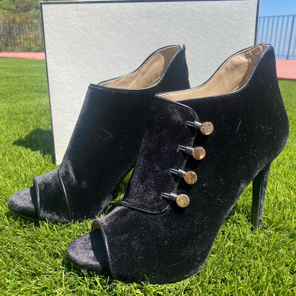 Brand new Guess booties/heels